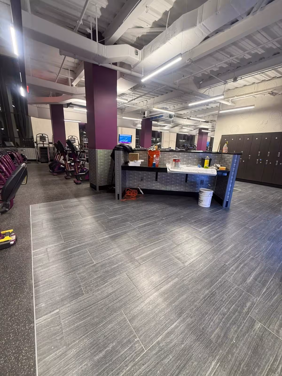 planet fitness lobby cleaning